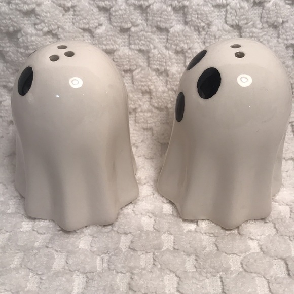 FINAL PRICE DROP Halloween Ghost Salt and Pepper Shakers - Picture 4 of 7